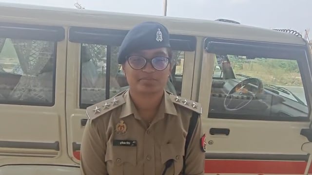 आर्य समाज समिति के सदस्यों में मारपीट, पुलिस ने शुरू की कार्रवाई

शाहजहाँपुर के थाना तिलहर क्षेत्र में आर्य समाज समिति के सदस्यों के बीच आपसी विवाद के चलते झड़प और मारपीट की घटना सामने आई। मामले की जानकारी मिलने पर पुलिस मौके पर पहुंची और आवश्यक कार्रवाई शुरू की। क्षेत्राधिकारी तिलहर ने बताया कि प्रकरण की जांच की जा रही है तथा उपलब्ध साक्ष्यों के आधार पर विधिक कार्रवाई की जाएगी।