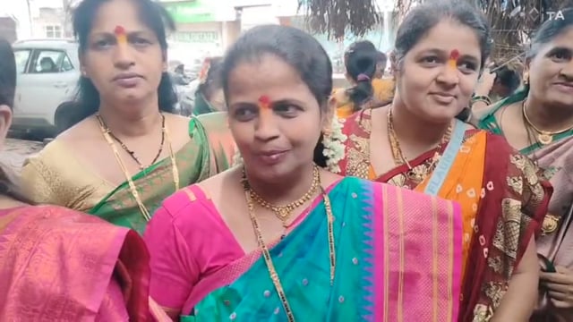 महिलांचा आवडता वटपौर्णिमा सण उत्साहात साजरा झाला.