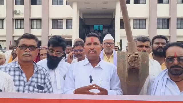 शेतकऱ्यांच्या विविध मागणीसाठी बहुजन विकास अभियानाचे नांगर आंदोलन