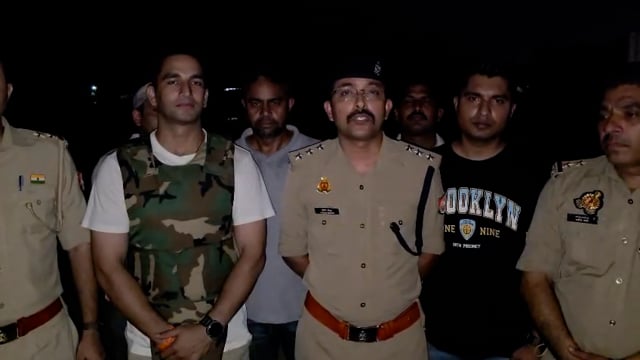 पुलिस मुठभेड़ में दो शातिर लुटेरे गिरफ्तार, एक के पैर में लगी गोली