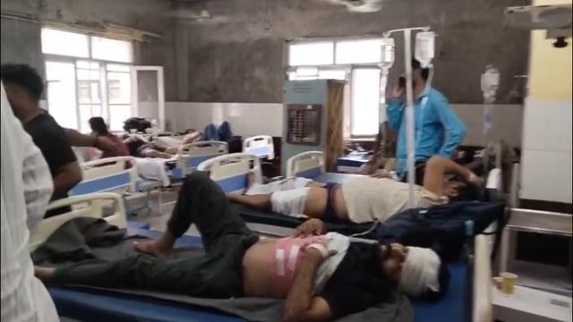 जिला अधिकारी, वरिष्ठ पुलिस अधीक्षक और उप जिला अधिकारी पहुंचे घायलों से मिलने जिला अस्पताल मथुरा और घायलों का जाना हाल