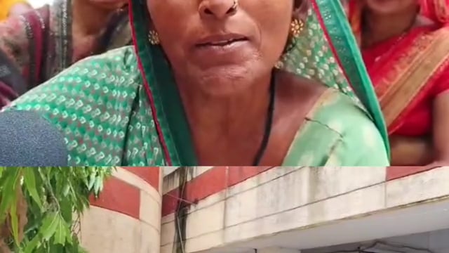 मऊ: नए शराब ठेके के विरोध में महिलाओं का फिर फूटा गुस्सा, कलेक्ट्रेट पहुंचकर किया प्रदर्शन!