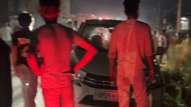 सड़क हादसे के बाद मारपीट, कार में तोड़फोड़; महिला का कुंडल ले जाने का आरोप