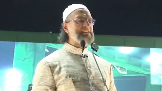 ▶️....यूपी के बिजनौर मे असदुद्दीन ओवैसी ने कहा –
"राम मंदिर ट्रस्ट में एक मुसलमान को शामिल कर लेते। 
जब घोटाला सामने आता तो उसका एनकाउंटर कर देते। 
बुलडोजर से उसका घर ढहा देते। केस क्लोज"