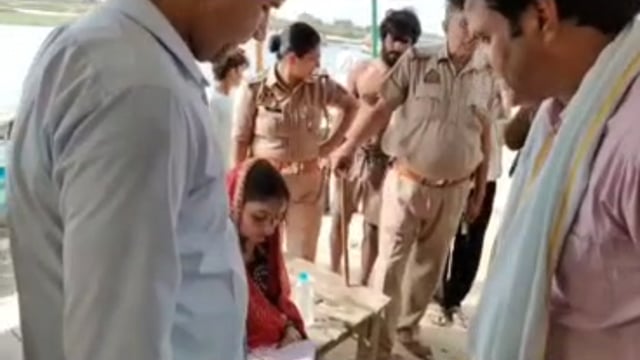 MANT-जल समाधि लेने पहुंची देवी इंदुलेखा,प्रशासन ने,समय रहते रोका,,