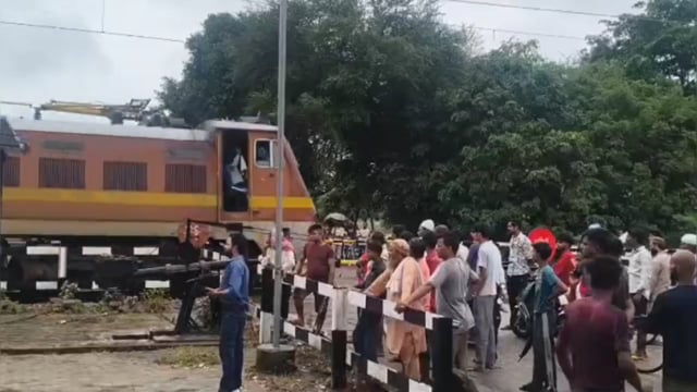 न्यूरिया क्षेत्र में ट्रेन की चपेट में आने से 52 वर्षीय व्यक्ति की मौत