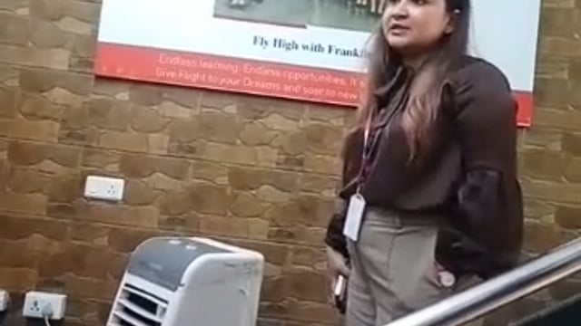 ▶️लखनऊ ◀️
अलीगंज अग्निकांड के बाद भी नहीं जागा सिस्टम!
 कपूरथला स्थित फ्रैंकफिन इंस्टीट्यूट में मीडिया की पड़ताल के दौरान करीब 250 छात्रों के लिए सिर्फ एक ही एंट्री और एग्जिट गेट मिला। 
फायर सुरक्षा इंतज़ामों पर भी सवाल उठे। आखिर क्या किसी बड़े हादसे का इंतज़ार है? क्या एलडीए और संबंधित विभाग करेंगे कार्रवाई या फिर सुरक्षा नियमों को यूँ ही नज़रअंदाज़ किया जाता रहेगा?
 पत्रकार नुसरत अल्ताफ रिंकू