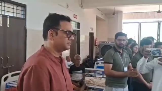 वृंदावन करुणा कुटीर वृद्ध आश्रम में होम केयर फाउंडेशन संस्था निराश्रित बेघर वृद्ध और गरीब लोगों के लिए बनी सहारा