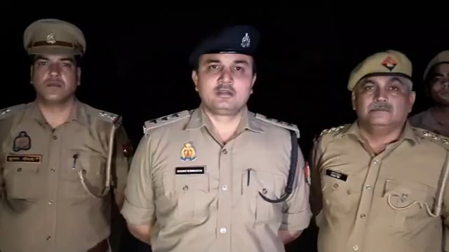 बाइक व मोबाइल लुटेरों से पुलिस की मुठभेड़, मुठभेड़ के बाद लुटेरों को पुलिस ने किया गिरफ्तार