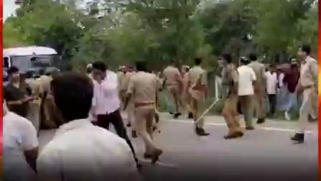 ▶️....बाराबंकी के रामनगर थाना क्षेत्र स्थित कटियरा में कल प्रेरम प्रसंग के चलते एक -21 वर्षीय युवक जितेंद्र चौहान ने फांसी लगाकर जान दे दी थी।