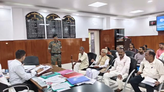 सुनवाई भी, समाधान भी: डीएम ने अधिकारियों को दिया स्पष्ट संदेश! जनहित से बड़ा कोई कार्य नहीं