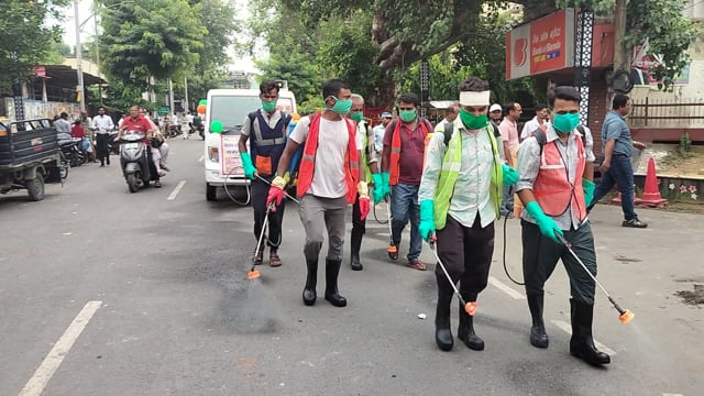 डीएम ने स्वच्छता अभियान रैली को दिखाई हरी झंडी

शाहजहांपुर में स्वच्छता अभियान के तहत आयोजित जागरूकता रैली को जिलाधिकारी धर्मेंद्र प्रताप सिंह ने हरी झंडी दिखाकर रवाना किया। इस दौरान विभिन्न विभागों के अधिकारी मौजूद रहे और सभी ने स्वच्छता का संदेश जन-जन तक पहुंचाने का संकल्प लिया।