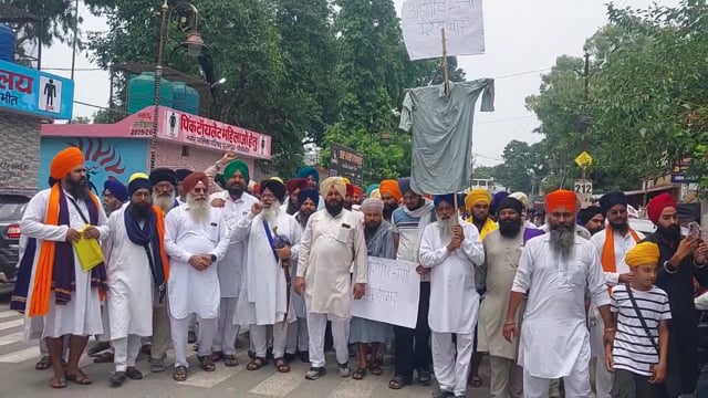 आशीष नेगी के कथित बयान पर सिख समाज ने जताई नाराजगी, पुतला दहन कर कार्रवाई की मांग
