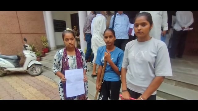 रिश्ते हुए शर्मसार! तीन मासूम बच्चियों को घर से निकाला, दिव्यांग बहन भी दर-दर भटकने को मजबूर