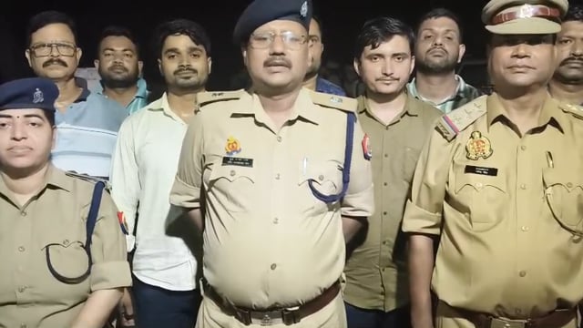 जेठवारा पुलिस एवं स्वाट टीम की संयुक्त कार्यवाही में हत्या के अभियोग में वांछित25-25हजार के दो इनामी अभियुक्त गिरफ्तार,