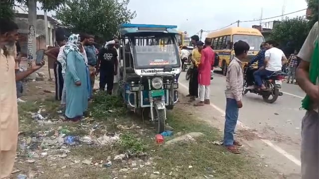 धनाराघाट रोड पर तेज रफ्तार कार ने ई-रिक्शा को मारी टक्कर, आठ माह की गर्भवती महिला की मौत, चार घायल