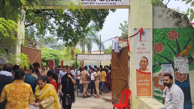 बाराबंकी राजकीय इंटर कॉलेज में कुल 974 बच्चों ने टीटी का पेपर दिया नेशनल मीडिया से जिला प्रभारी लवकुश जिला प्रभारी अमेठी
