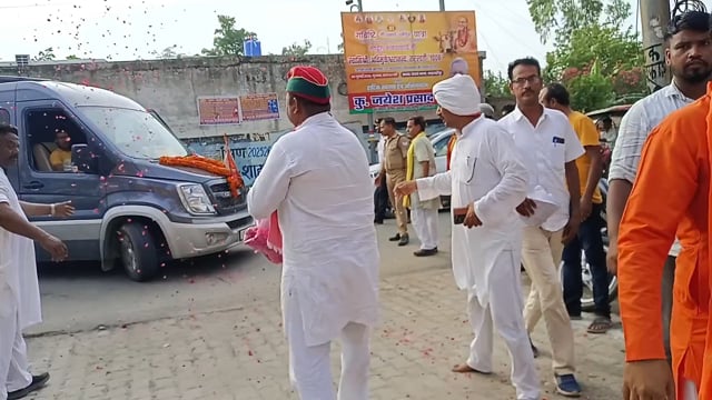 शाहजहांपुर पहुंचे शंकराचार्य, गौमाता को राष्ट्रमाता घोषित करने की उठाई मांग