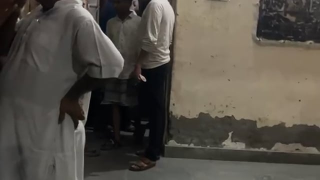बाजना में बिजली न आने के  कारण स्थानीय लोगों ने बिजली घर पर किया हंगामा