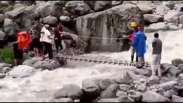 ▶️.....मॉनसून सीजन में नदी नालों के पास ना जाने की हिदायत सभी को पता होती है,