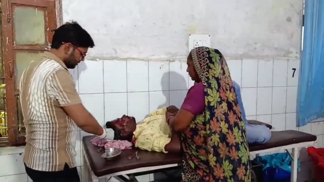 पूरनपुर पुलिस चौकी के पास जाम की स्थिति से बाइक फिसलने से युवक गंभीर घायल, जिला अस्पताल रेफर