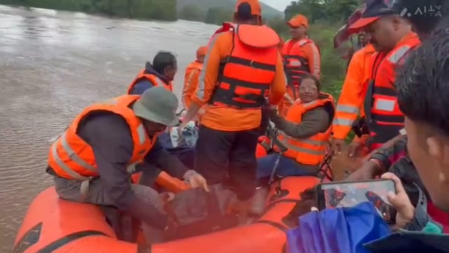 कोल्हापूर जिल्हेके बाजार भोगाव में आज NDRF जवान और  आपत्कालीन व्यवस्थापन की ओर से लोगो को ट्रेनिंग दिया.