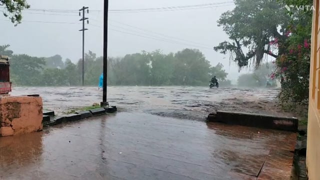 कोल्हापूर जिल्ह्यातील मुसळधार पावसामुळे पंचगंगा नदी पात्रा बाहेर तसेच शिंगणापूर बंधारा व राजाराम बंधारा  वाहतुकीस बंद