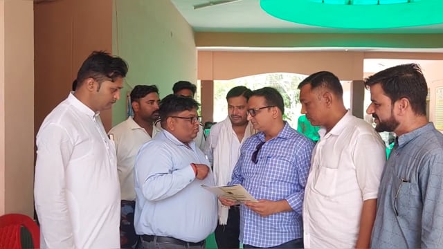 बिना आवेदन बढ़ाए गए बिजली लोड का व्यापारियों ने किया विरोध, सौपा ज्ञापन