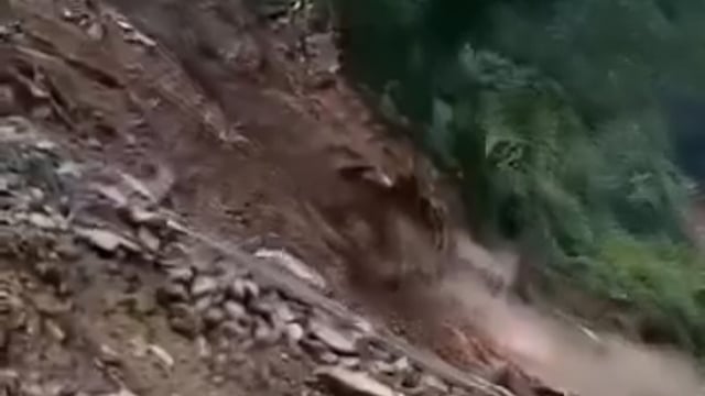 ▶️...उत्तराखंड -यमुनोत्री मार्ग पर स्यानाचट्टी के पास भूस्खलन
