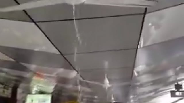 ▶️....पहली बरसात में देश के सबसे VIP संसदीय क्षेत्र वाराणसी के रेलवे स्टेशन का हाल