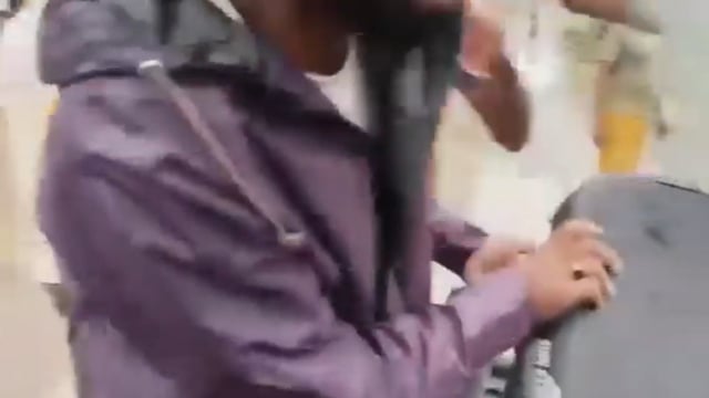 ▶️....कौशाम्बी- गौरक्षा दल के कार्यकर्ताओं ने 30 किलो प्रतिबंधित मांस के साथ युवक को पकड़ा।