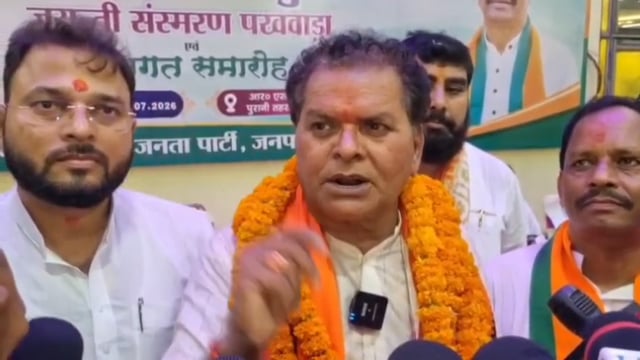 Mau: मंदिर चंदा चोरी पर मीडिया के सवाल से नाराज़ हुए विनोद राय, बोले—'बीजेपी और सरकार का इससे कोई लेना-देना नहीं'