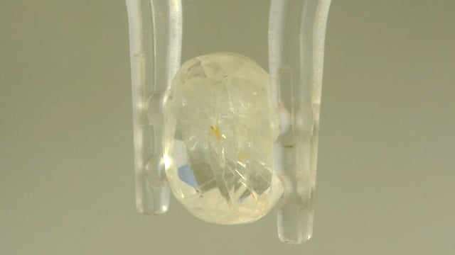 Srilankan Yellow Sapphire 3.89 Carat — video