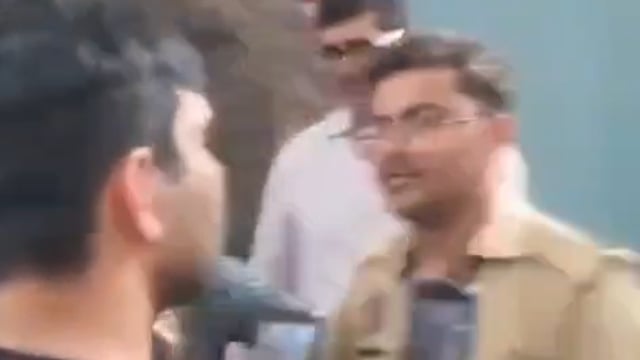 एंटी करप्शन टीम ने झांसी शहर कोतवाली क्षेत्र के बड़ागांव गेट चौकी ओमकार सिंह को रंगे हाथों 10 हजार की रिश्वत लेते दबोचा