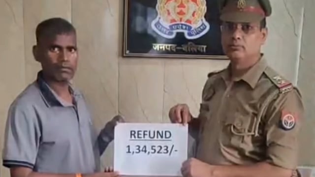 धोखा धड़ी कर खाते से निकाली गई 134523 रुपये को रेवती पुलिस ने पीड़ित व्यक्ति के खाते में कराया वापस