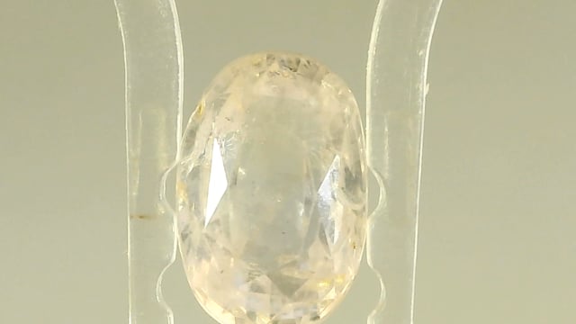 Srilankan Yellow Sapphire 3.61 Carat — video