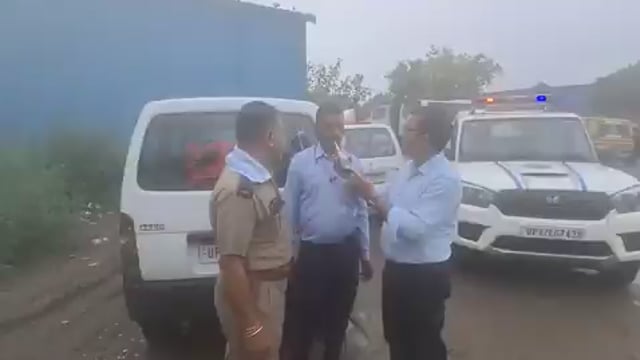UP: गाजियाबाद में स्कूल के बच्चों की वैन चलाने वाला ड्राइवर नशे में पकड़ा गया। ड्राइवर की हालत देखकर सब हैरान रह गए। वह पूरी तरह नशे में था। आरटीओ प्रवर्तन अधिकारी ने 27,000 रुपये का चालान काटा और ड्राइवर का लाइसेंस 3 महीने के लिए suspend कर दिया।