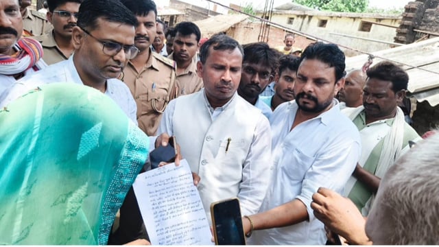 प्रतापगढ़ में युवक की संदिग्ध मौत पर बवाल परिजनों ने रोका अंतिम संस्कार एसडीएम को सौंपा पांच सूत्रीय मांग#latest_news 