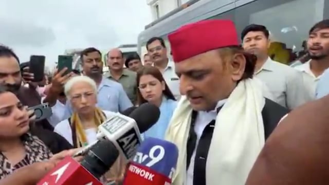 विपक्ष पर FIR हो रही है और विपक्ष की FIR नहीं लिखी जा रही, मंदिर परिसर में जिन लोगों को कम मिला था उन सबके सीडीआर निकाले जाए, 99.9% सब भाजपाई निकलेंगे - अखिलेश यादव, राष्ट्रीय अध्यक्ष सपा