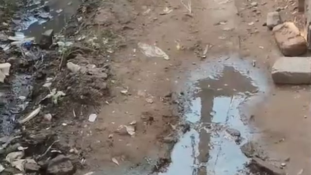 मथुरा जनपद नौहझील ब्लॉक के गाम नानकपुर में नाली पानी कीचड़ से परेशान ग्रामीणों में आक्रोश