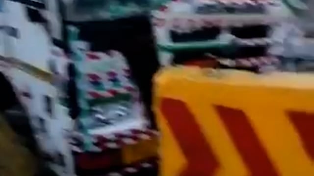 उत्तराखंड - हरिद्वार-नजीबाबाद राष्ट्रीय राजमार्ग पर चिड़ियापुर के पास सड़क का एक हिस्सा धंस गया। बताया जा रहा है कि जिस पुलिया के पास सड़क धंसी है, उसका निर्माण करीब एक माह पहले ही हुआ था। घटना के बाद सड़क निर्माण की गुणवत्ता पर सवाल उठ रहे हैं। मामले को लेकर स्थानीय लोगों ने जांच कर जिम्मेदारों पर कार्रवाई की मांग की है।