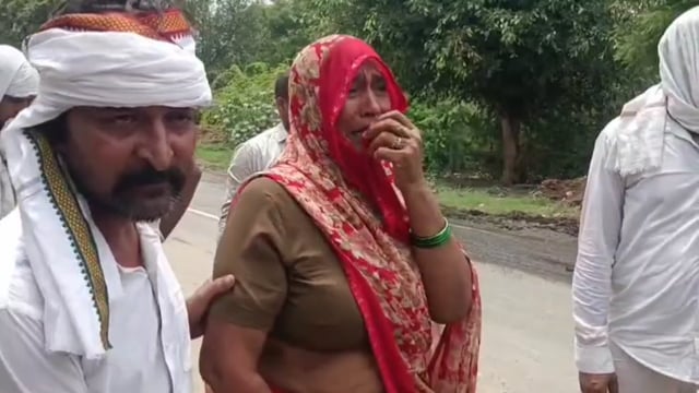 बिरहना के ग्रामीण बने फरिश्ता! पलटी ट्रॉली के नीचे दबे लोगों को बचाया