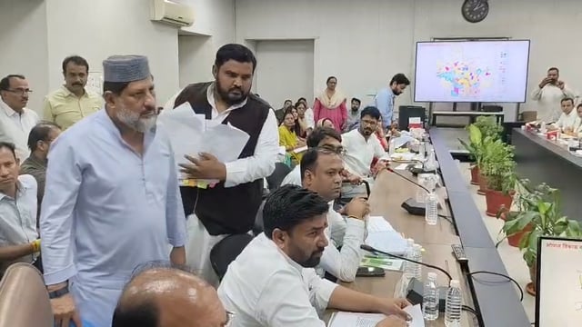 जनपद अध्यक्ष ने कांग्रेस विधायकों को दी धमकी*
भोपाल कलेक्ट्रेट