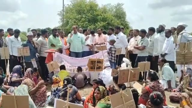 नळगीर तांडयाच्या रस्त्यासाठी नागरिकांचे रास्ता रोको आंदोलन,आश्वासनानंतर आंदोलन मागे