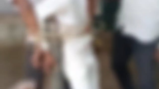 रेणापूर तालुक्यातील खरोळा गावात बोअरच्या केबलची चोरी करणाऱ्या मुलांना खांबाला बांधून बेदम मारहाण
