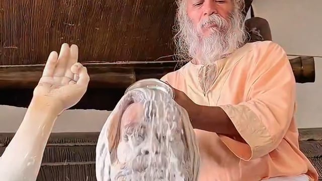 माट की धरा बनी गुरु भक्ति का दिव्य संगम योगिनी एकादशी के शुभ अवसर पर परम पूज्य ब्रह्म ऋषि योगी सम्राट श्री श्री देवरा बाबा सरकार के 36वां वार्षिक पुण्य स्मृति महोत्सव में श्रद्धालुओं ने चरणों में अपनी श्रद्धा अर्पित की भजन कीर्तन गुरु यज्ञ सेवा भक्ति से गूंजमान हुआ आश्रम