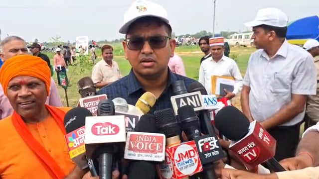 सिद्धार्थनगर में 'एक पेड़ माँ के नाम' महाअभियान का शुभारंभ, 45.65 लाख से अधिक पौधे रोपकर रचा गया हरित इतिहास