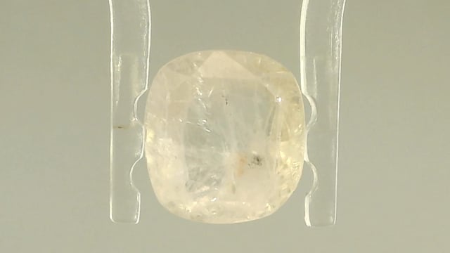 Srilankan Yellow Sapphire 4.12 Carat — video