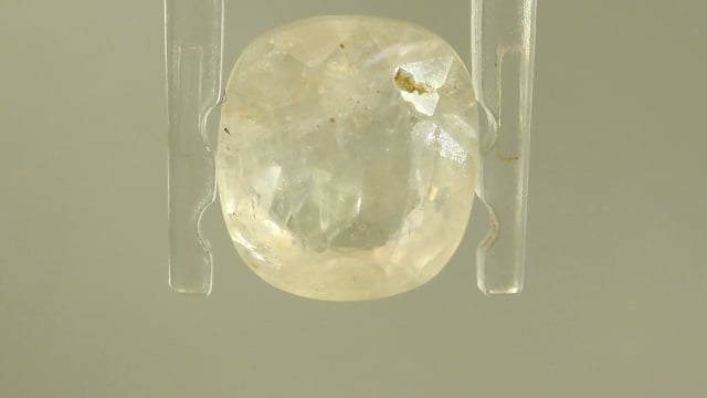 Srilankan Yellow Sapphire 5.23 Carat — video