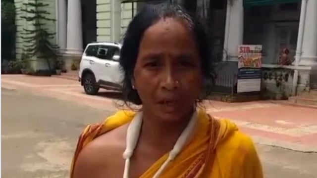 ଇଲିରିସିଂହା ଗ୍ରାମରେ ମହିଳାଙ୍କୁ ଗୋଡାଇ ପିଟିବା ଘଟଣା ହିନ୍ଦୋଳ ପୋଲିସ ନ ବୁଝିବାରୁ ଏସପିଙ୍କ ଦ୍ୱାରସ୍ତ ହୋଇ ପ୍ରତିକ୍ରିୟାପ୍ରକାଶ କଲେ ମହିଳl